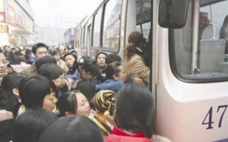 国产悬疑短剧公交车，国产公交车恐怖电影
